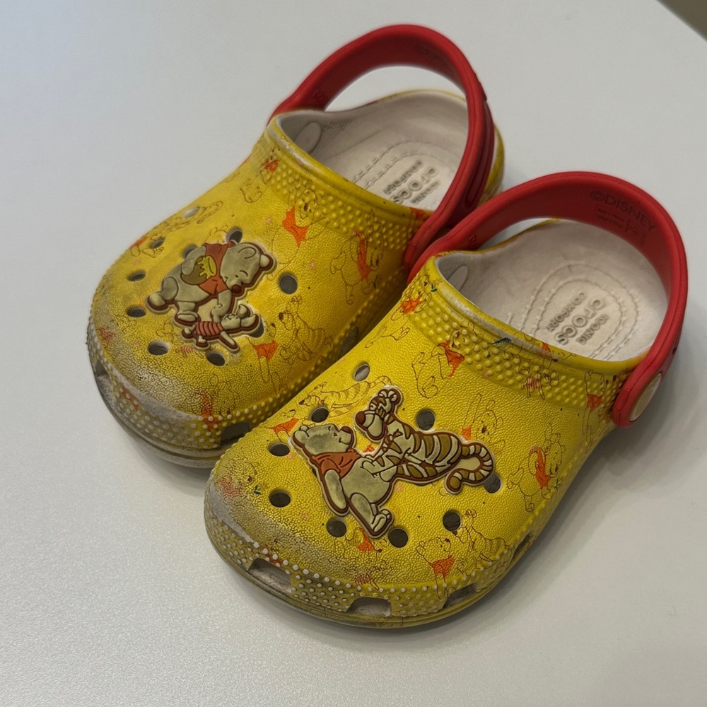 Winnie the Pooh CROCS Kids Yellow Sandals with Red Strap size 8 toddler